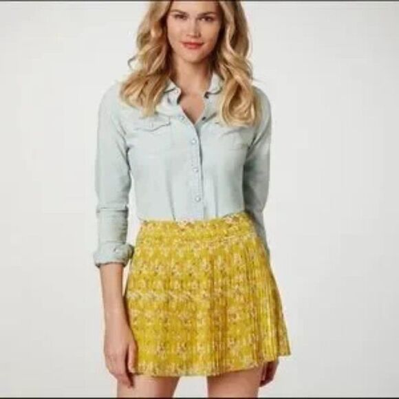 American Eagle Outfitters Chic Yellow Floral Feminine Pleated Mini Skirt, 0/XS - Picture 1 of 10